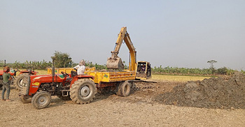 ঈশ্বরদীতে চলছে ফসলি জমির মাটি কাটার মহোৎসব