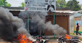 দুই গ্রপের সংঘর্ষে অ্যাডিশনাল এসপিসহ আহত ১৫, মোটরসাইকেলে আগুন