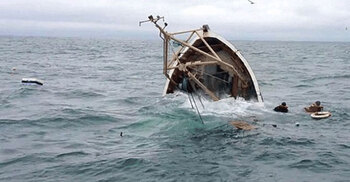 পদ্মায় নৌকাডুবি, বিজিবির তৎপরতায় বেঁচে গেলেন আরোহীরা