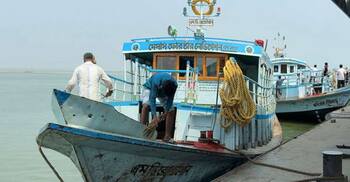 মাঝপদ্মায় লঞ্চ-তেলবাহী জাহাজের সংঘর্ষ, আহত ১০