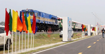 পদ্মা সেতু হয়ে ছুটবে ট্রেন, প্রধানমন্ত্রীকে বরণে প্রস্তুত মাওয়া