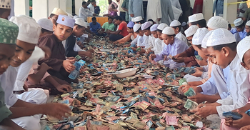 পাগলা মসজিদের দানবাক্সে মিললো সাড়ে ৫ কোটি টাকা, এখনো চলছে গণনা