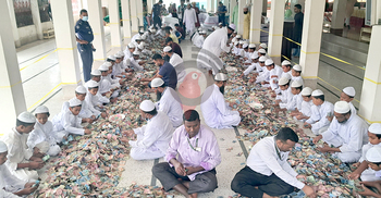 পাগলা মসজিদের দানবাক্সে মিললো ১৯ বস্তা টাকা, চলছে গণনা