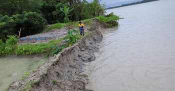 ‘একটু জমি বাঁচিয়ে ঘর করি, আবার ভেঙে যায়’