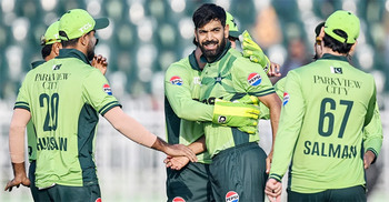 শ্রীলঙ্কাকে ধবলধোলাই করলো পাকিস্তান