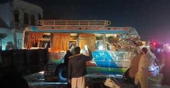 পাকিস্তানে বিয়ের যাত্রীবাহী বাস উল্টে ৪ জন নিহত