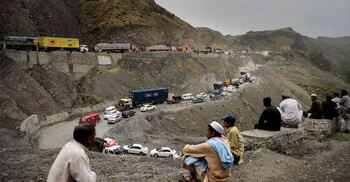 Pakistan closes border crossings with Afghanistan