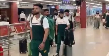 ঢাকায় পা রাখলো পাকিস্তান দল   
