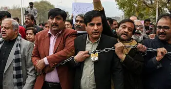 পাকিস্তানে ৮ সাংবাদিকের যাবজ্জীবন কারাদণ্ড