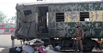 24 killed in blast targeting train in Pakistan