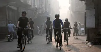 Schools close in Lahore as pollution hits record level