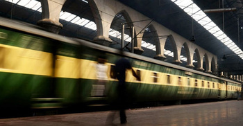 Gunmen take 450 train passengers hostage in Pakistan