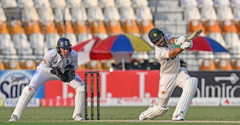 Pakistan beat England in second Test to level series