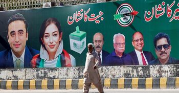 Pakistan’s largest parties strike deal on coalition government