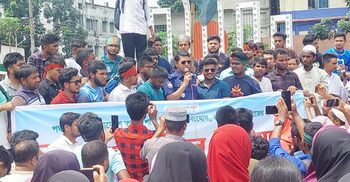 পঞ্চগড়ে আন্দোলনকারী শিক্ষার্থীদের সমাবেশে পুলিশ সুপার