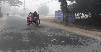 পঞ্চগড়ে হিমশীতল বাতাসে বেড়েছে শীতের প্রকোপ