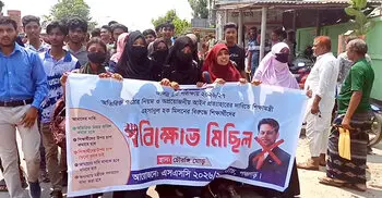 এসএসসিতে কঠোর নিয়ম: শিক্ষামন্ত্রীর পদত্যাগ দাবি