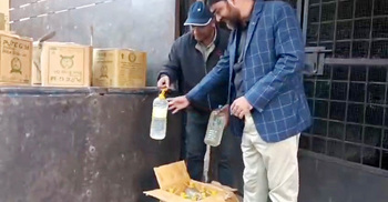 পঞ্চগড়ে টিসিবির তেলের কার্টনে পানির বোতল