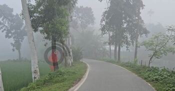 পঞ্চগড়ে কুয়াশাচ্ছন্ন ভোরের আকাশে শীতের হাতছানি