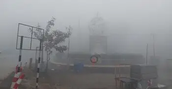 পঞ্চগড়ে ঘন কুয়াশায় বেড়েছে শীতের দাপট