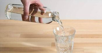 কাচের বোতল পরিষ্কার করার সহজ উপায়