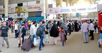Smooth Eid travel: Trains depart on time from Kamalapur station