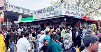 এখনো ঢাকা ছাড়ছেন অনেকে, মহাখালী টার্মিনালে ভিড়