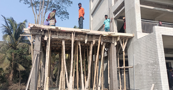 বিদ্যালয়ের ওয়াশ ব্লক নির্মাণে অনিয়মের অভিযোগে কাজ বন্ধ