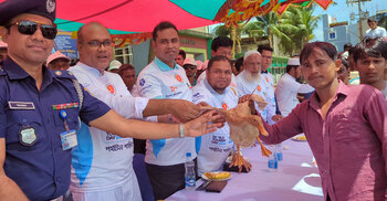 কুয়াকাটায় সাঁতার প্রতিযোগিতা