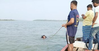 ১৫ ঘণ্টায়ও খোঁজ মেলেনি জাহাজ থেকে ছিটকে পড়া শ্রমিকের
