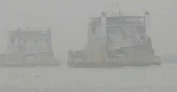 ঘন কুয়াশায় পাটুরিয়া-দৌলতদিয়া নৌপথে ফেরি চলাচল বন্ধ