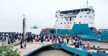 Increased traffic at Paturia ghat amid Eid rush