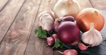 পেঁয়াজ-রসুন খেলে ক্যানসারের ঝুঁকি কমে