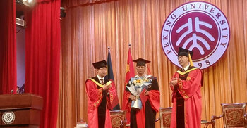 Peking University confers honorary doctorate on Yunus