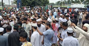 জুলাই ঘোষণাপত্র: মানিক মিয়া অ্যাভিনিউয়ে মানুষের ঢল