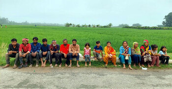 BSF pushes 16 into Bangladesh along Naogaon border