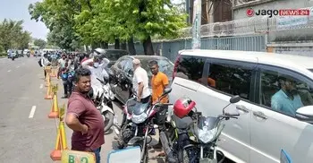 পাম্পে মাঝরাত থেকে অপেক্ষা, দুপুরেও তেলের দেখা নেই