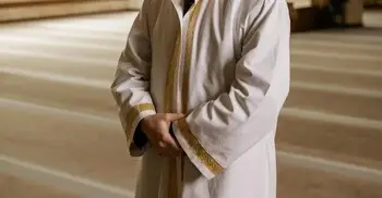 একা নামাজে যেভাবে কেরাত পড়বেন