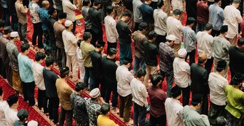 সুন্নত না পড়ে ফরজ নামাজের ইমামতি করা যায়?