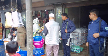 হিলিতে বেশি দামে পেঁয়াজ বিক্রি করে জরিমানা গুনলেন ২ ব্যবসায়ী