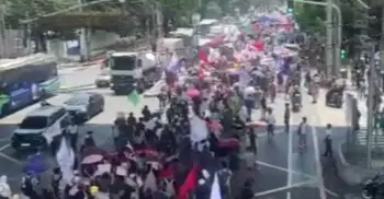 জ্বালানির দাম বাড়ায় ফিলিপাইনে বিক্ষোভ