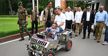 PM rides in college student Wakimul’s 'smart car'