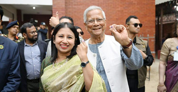 ভোটকেন্দ্রে গিয়ে ছবি তুলুন নিয়ম মেনে