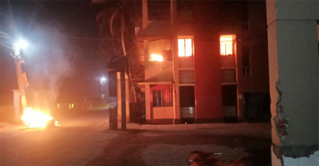 পিরোজপুরে আওয়ামী লীগ নেতাদের বাড়িতে ভাঙচুর-আগুন