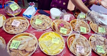 বেরোবিতে বাহারি পদের পিঠায় জমে উঠেছে শীত উৎসব