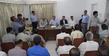 PM exchanges views with party leaders at Nayapaltan office