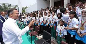 কোনো রাজনৈতিক দলের সদস্য হবেন না: খেলোয়াড়দের প্রতি প্রধানমন্ত্রী