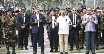 বনানী সামরিক কবরস্থানে রাষ্ট্রপতি ও প্রধানমন্ত্রীর শ্রদ্ধা