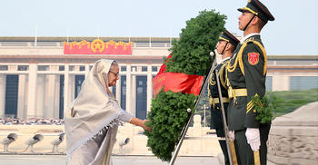 PM pays homage to Chinese heroes at Tian'anmen Square