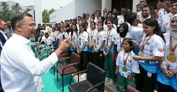 খেলোয়াড়রা রাজনৈতিক নয়, দেশের প্রতিনিধি হোক: প্রধানমন্ত্রী